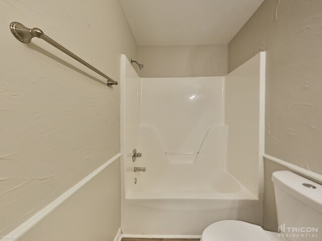 Building Photo - 1207 Bolton Dr