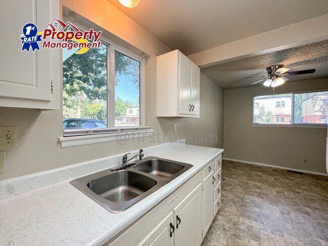 Building Photo - 783 Belmont St