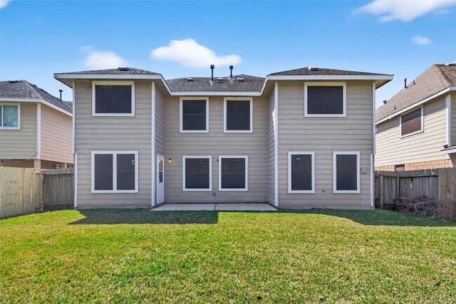 Building Photo - 15807 Sonoma Park Dr