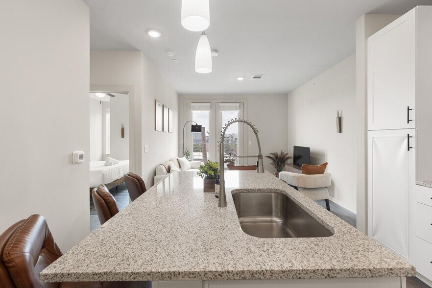 Building Photo - 5820 1/2 Cameron Rd