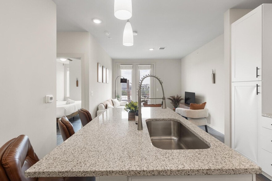 Building Photo - 5820 1/2 Cameron Road-SI FL4-ID1303396P