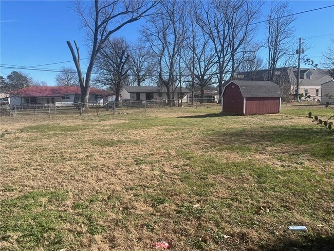 Building Photo - 937 S Carl St