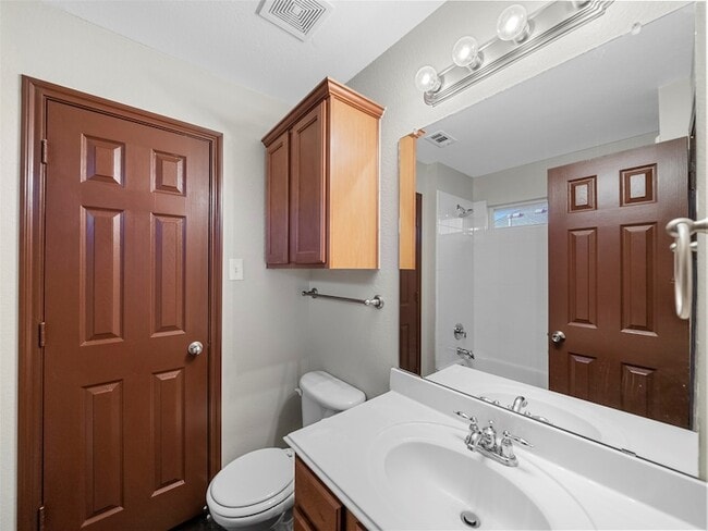 Building Photo - 9943 Red Cedar Dr