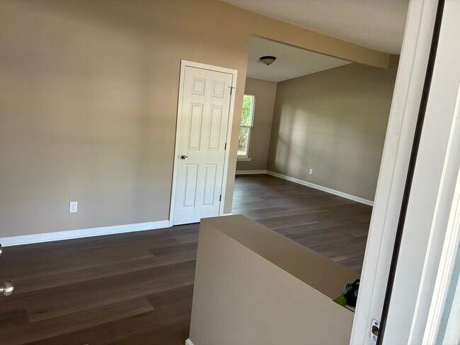 Building Photo - 418 Ranchero Pl