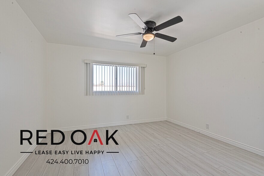 Building Photo - 7915 Vineland Ave