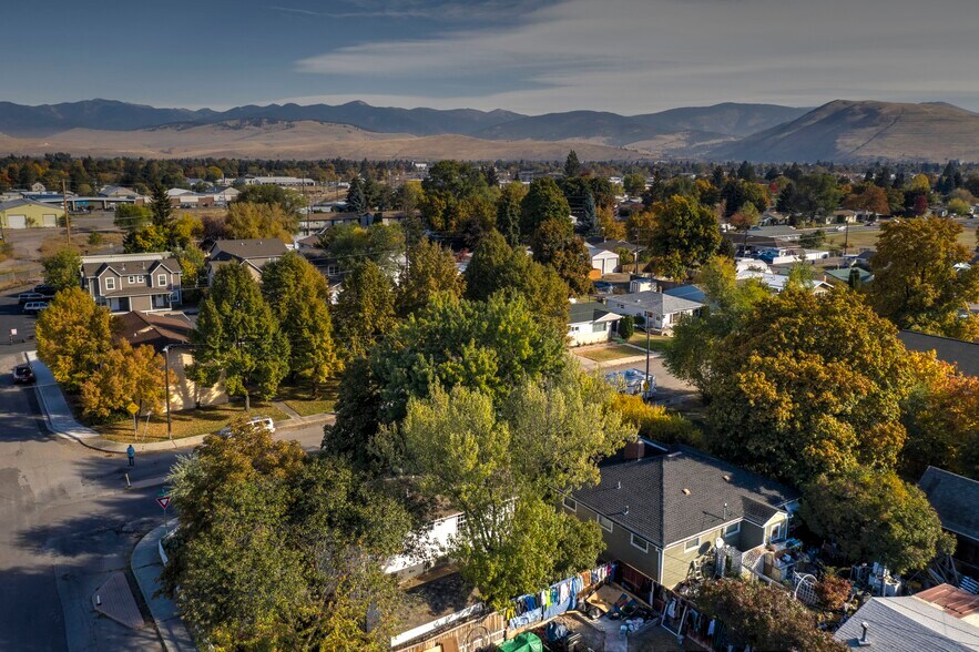 Building Photo - 1847 W Sussex Ave