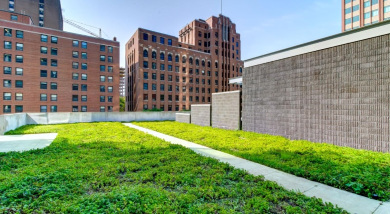 Building Photo - 136 W Chicago Ave