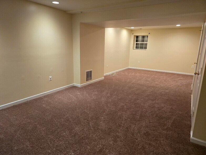 Building Photo - 8229 Shooting Star Ln