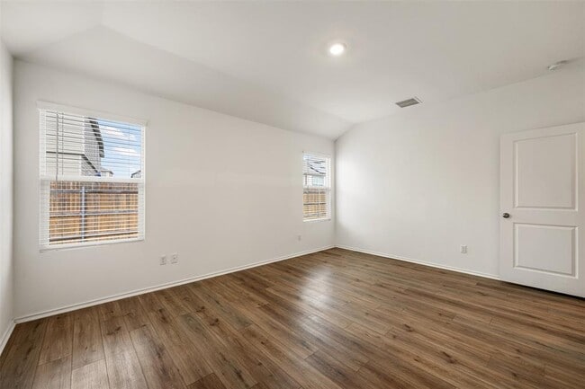 Building Photo - 148 Perfect World Lp