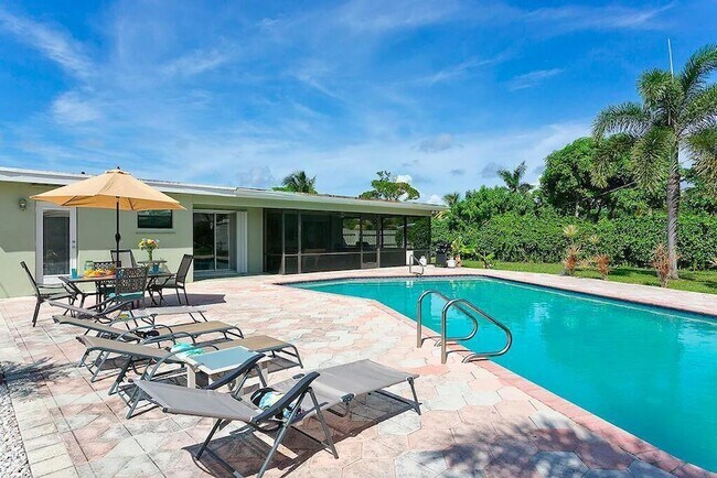 Building Photo - 272 NW 45th St