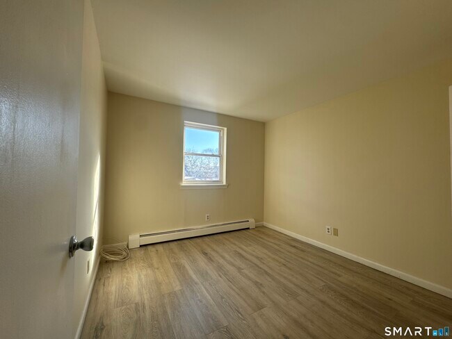 Building Photo - 145 Cowles St