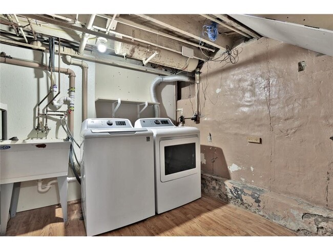 Building Photo - 2122 Temple Ct