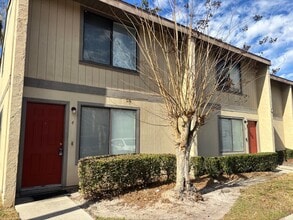 Building Photo - 2-bedroom, 2.5-bathroom townhome