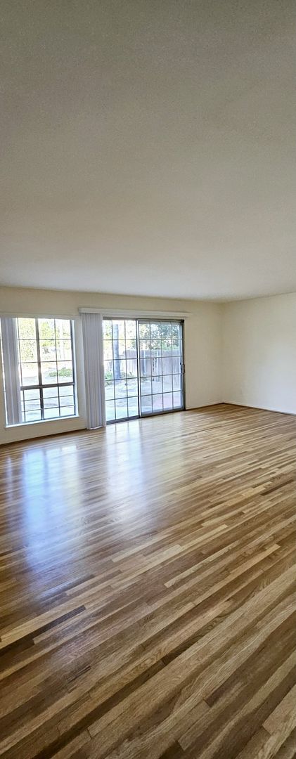 Building Photo - Beautiful 5BR/4BA Home with Large Yard & P...