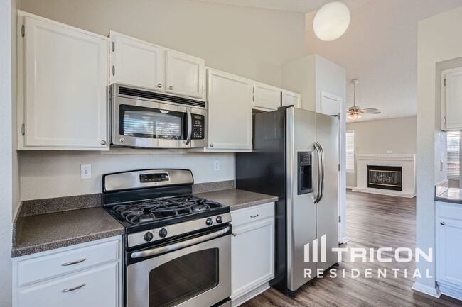 Building Photo - 995 Cobblestone Dr