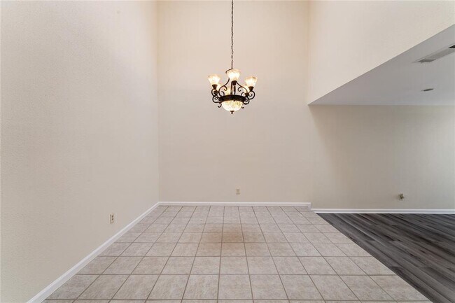 Building Photo - 11614 Village Pl Dr