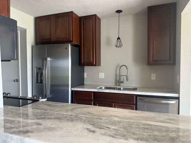 Building Photo - 500 Tiki Dr