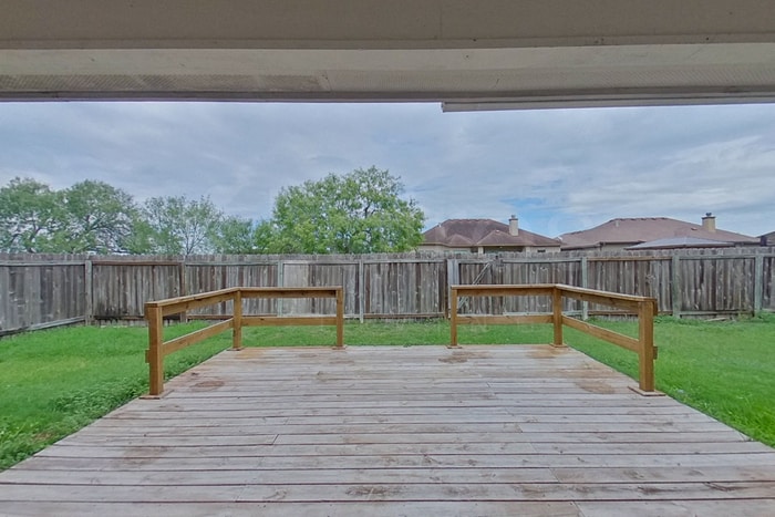 Building Photo - 15334 Guadalupe River Dr