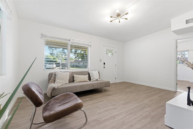 Building Photo - 5481 47th Ave N