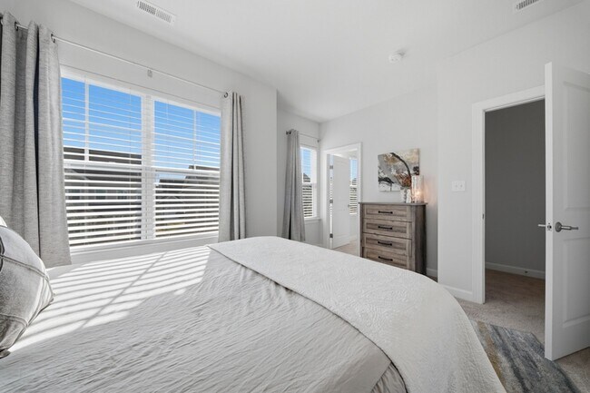 Building Photo - 2238 Sanibel Ln