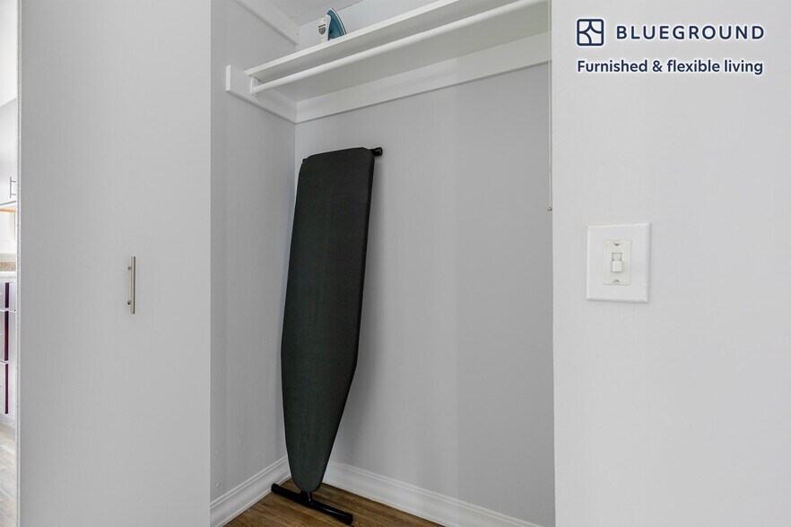 Building Photo - 8 W Chestnut St