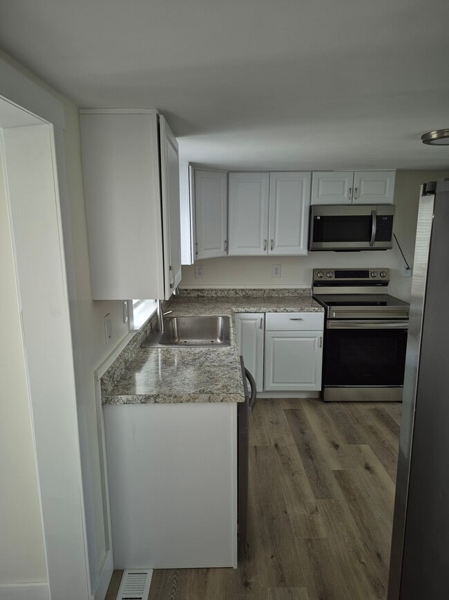 Building Photo - 36 1st St