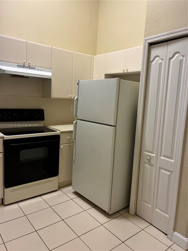 Building Photo - 1666 SE 27th Ct