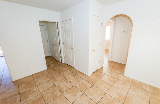 Building Photo - 1083 Desert Oak Pl