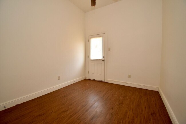 Building Photo - Pine Grove Apartments