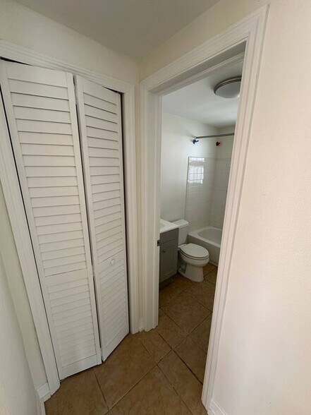 Building Photo - 443 90th Ave N