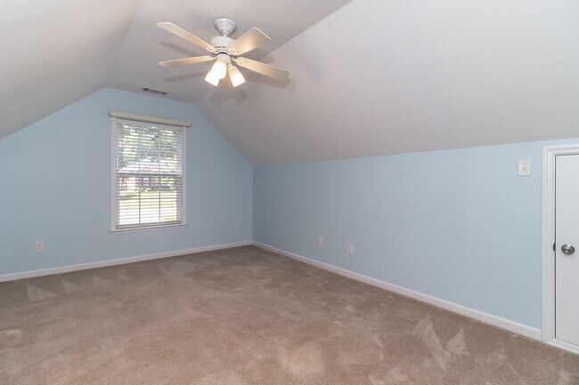 Building Photo - Private, 5 bedroom, 3.5 bath, Evans home-overlooking the woods!