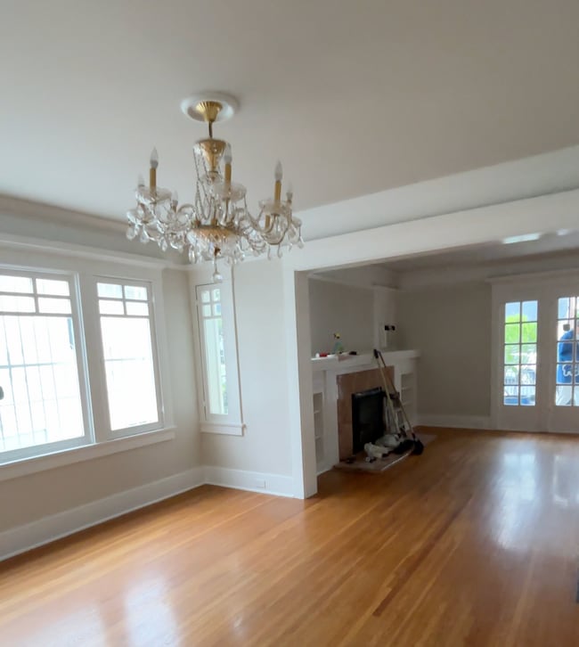 Building Photo - 619 N Gramercy Pl