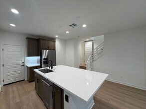 Building Photo - Modern 3BD/3BA in San Marcos