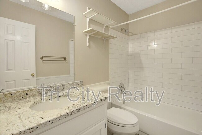 Building Photo - 216 Shadowood Ln