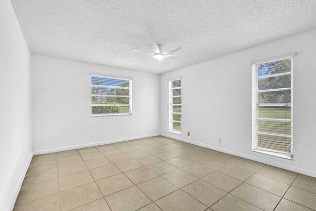 Building Photo - 13721 Flora Pl
