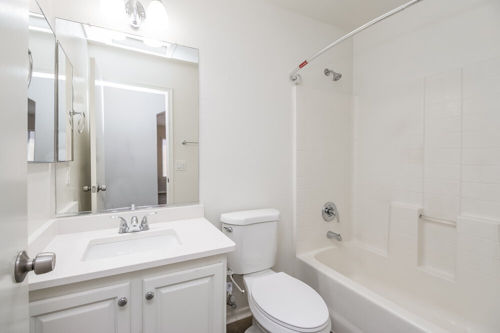 Building Photo - 11834 W Sunnyside Dr