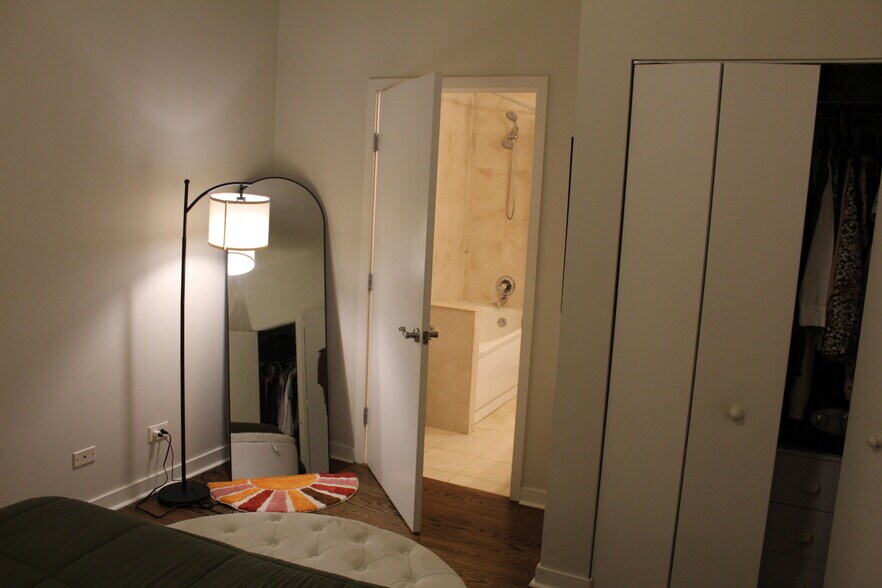 master bedroom - 946 W Fry St