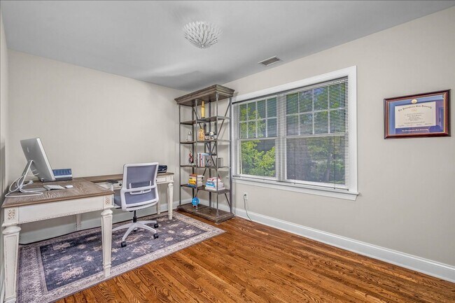Building Photo - Beautifully Renovated 4 Bedroom 2.5 Bathroom Colonial
