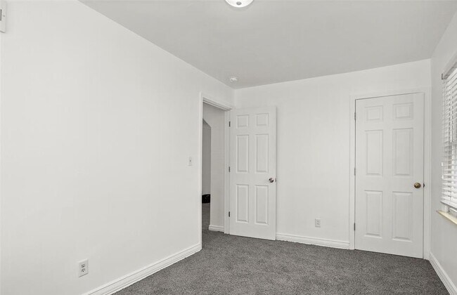 Building Photo - 24868 Grove Ave