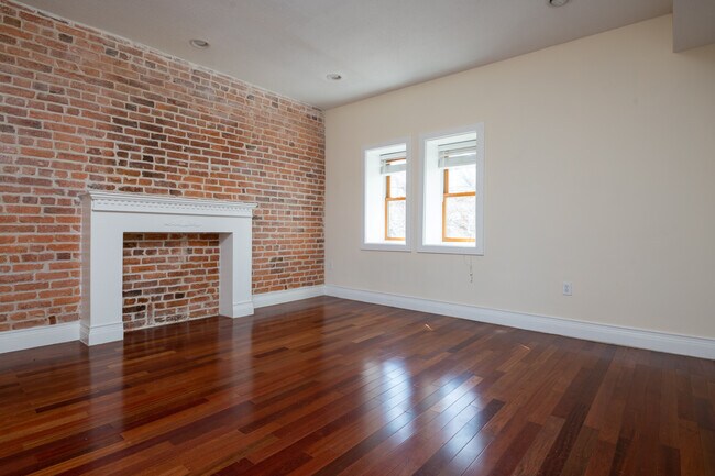 Building Photo - 1865 Newton St NW