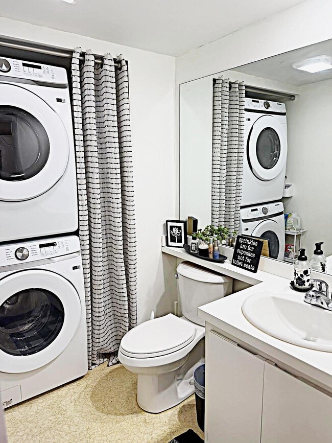 Building Photo - 212 2nd Ln