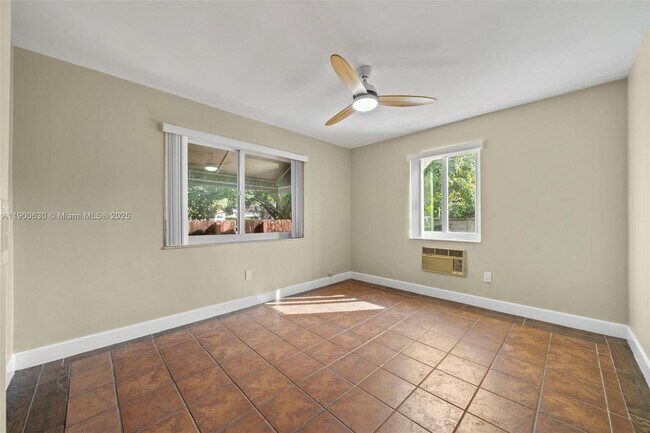 Building Photo - 6150 SW 15th St