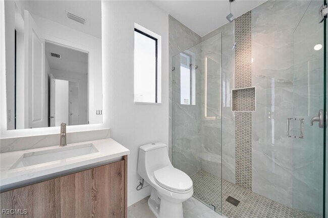 Building Photo - 2234 NW 6th Terrace