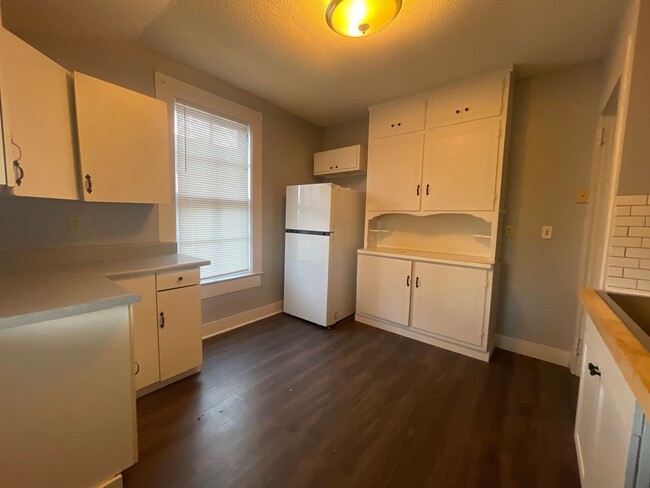 Building Photo - Historic home In The Heart Of Bluff Park