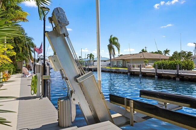 Building Photo - 940 Greenbriar Dr