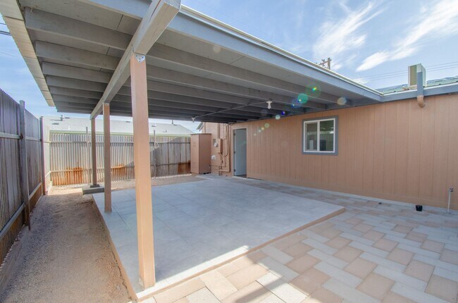 Building Photo - Newly Remodeled Home Near University of Arizona!