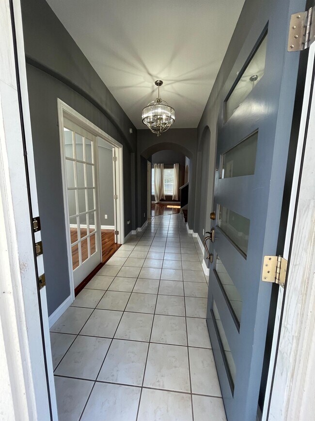 Building Photo - 10312 Yellowstone Dr