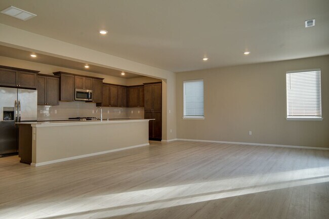 Building Photo - Covington 4 Bedroom on Easthilll