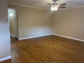 Building Photo - 5550 N Braeswood Blvd