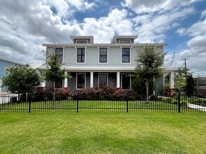 Building Photo - 311 E Evergreen-19